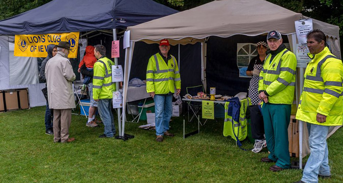 newbury_lions_in_tent